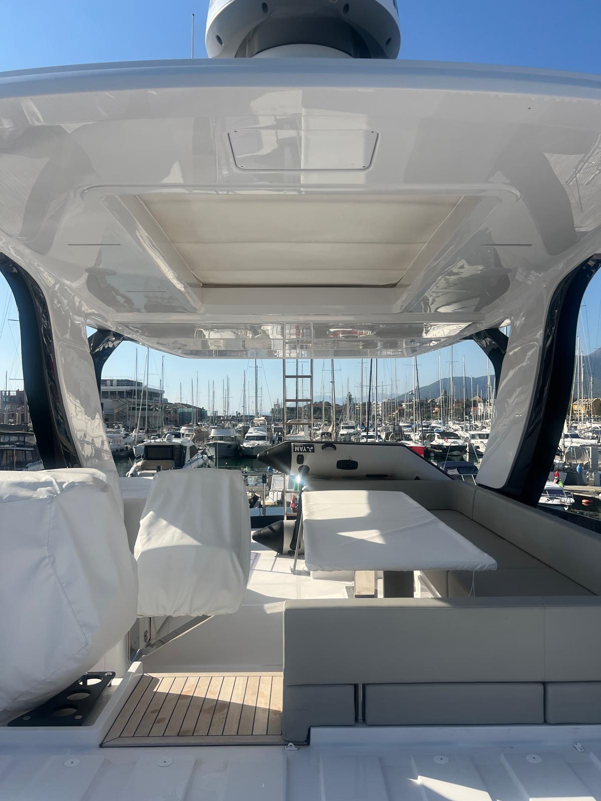 2025 FERRETTI YACHTS 670 